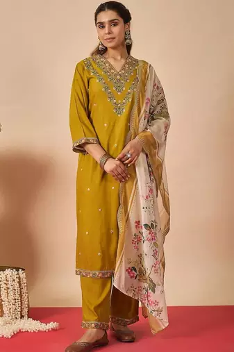 Women Floral Embroidered Regular Thread Work Kurta with Trousers & With Dupatta