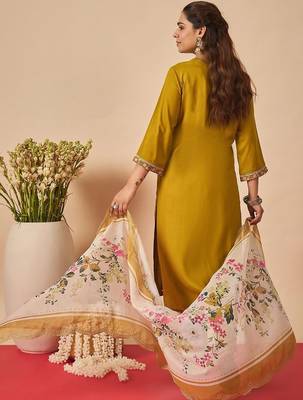Women Floral Embroidered Regular Thread Work Kurta with Trousers & With Dupatta 5