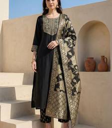 Women Ethnic Motifs Embroidered Regular Thread Work Kurta with Trousers & With Dupatta