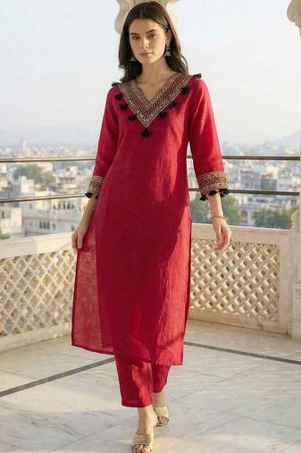 Women Ethnic Motifs Embroidered Regular Thread Work Kurta with Trousers