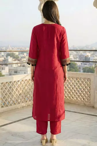 Women Ethnic Motifs Embroidered Regular Thread Work Kurta with Trousers