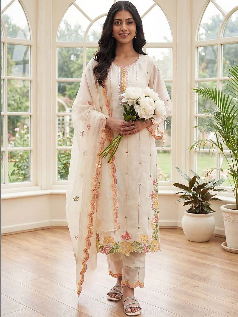 Women Floral Embroidered Regular Thread Work Kurta with Trousers & With Dupatta
