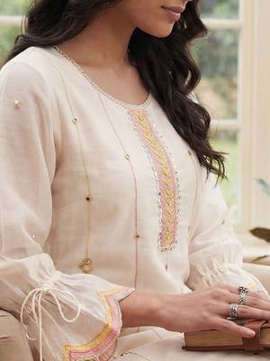 Women Floral Embroidered Regular Thread Work Kurta with Trousers & With Dupatta 2