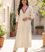 Women Ethnic Motifs Embroidered Regular Thread Work Liva Kurta with Trousers
