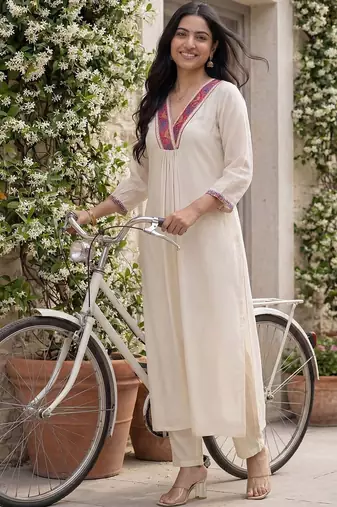 Women Ethnic Motifs Embroidered Regular Thread Work Liva Kurta with Trousers