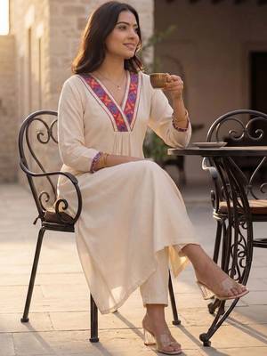 Women Ethnic Motifs Embroidered Regular Thread Work Liva Kurta with Trousers 5