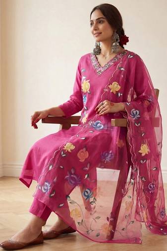 Women Floral Printed Regular  Cotton Kurta with Trousers & With Dupatta