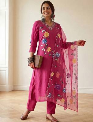 Women Floral Printed Regular Thread Work Pure Cotton Kurta with Trousers & With Dupatta 1