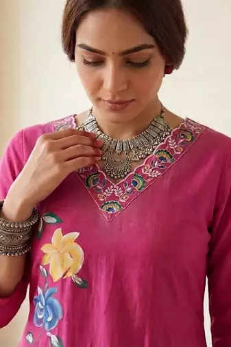 Women Floral Printed Regular Thread Work Pure Cotton Kurta with Trousers & With Dupatta