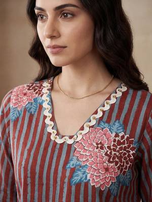Women Striped Regular Thread Work Pure Cotton Kurta with Trousers & With Dupatta 5