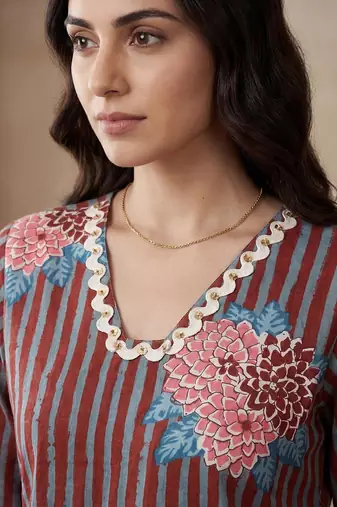 Women Striped Regular Thread Work Pure Cotton Kurta with Trousers & With Dupatta