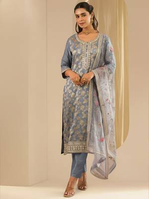 Women Ethnic Motifs Thread Work Kurta with Trousers & With Dupatta 3