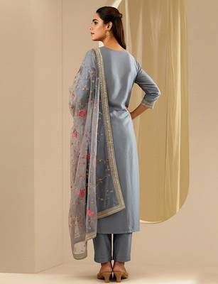 Women Ethnic Motifs Thread Work Kurta with Trousers & With Dupatta 4
