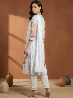 Women Floral Printed Regular Beads and Stones Linen Kurta with Trousers & With Dupatta 5