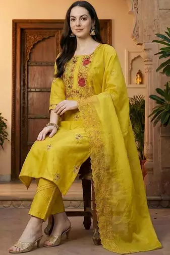 Women Floral Embroidered Regular Thread Work Kurta with Trousers & With Dupatta