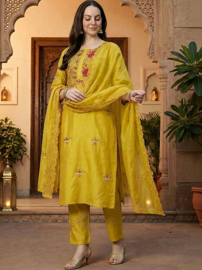 Women Floral Embroidered Regular Thread Work Kurta with Trousers & With Dupatta