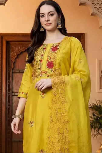 Women Floral Embroidered Regular Thread Work Kurta with Trousers & With Dupatta