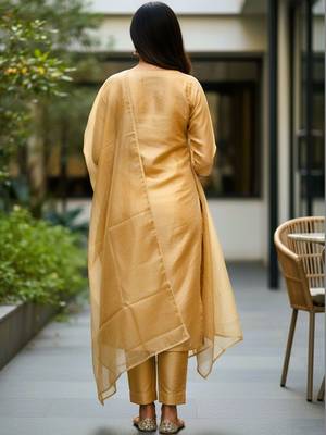 Women Ethnic Motifs Embroidered Regular Thread Work Kurta with Trousers & With Dupatta 4