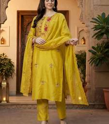 Women Ethnic Motifs Embroidered Regular Thread Work Kurta with Trousers & With Dupatta