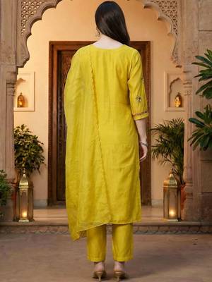 Women Ethnic Motifs Embroidered Regular Thread Work Kurta with Trousers & With Dupatta 5