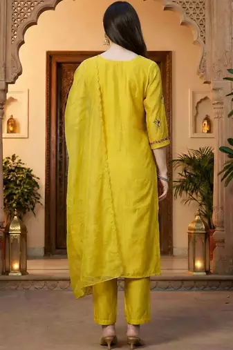 Women Ethnic Motifs Embroidered Regular Thread Work Kurta with Trousers & With Dupatta