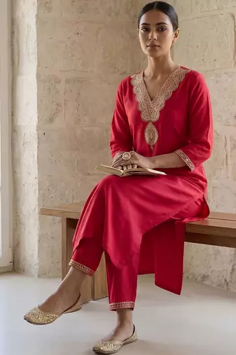 Women Ethnic Motifs Embroidered Regular Thread Work Liva Kurta with Trousers
