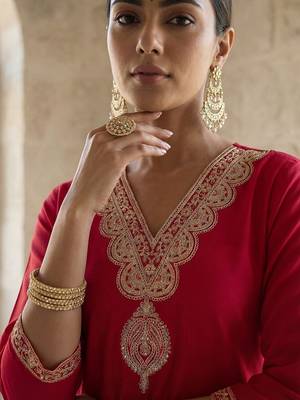 Women Ethnic Motifs Embroidered Regular Thread Work Liva Kurta with Trousers 2