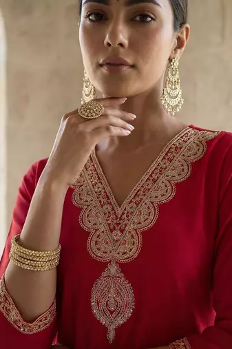 Women Ethnic Motifs Embroidered Regular Thread Work Liva Kurta with Trousers