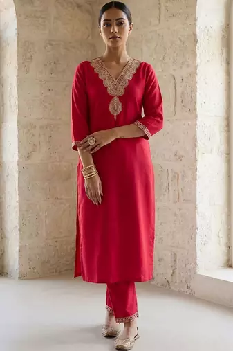 Women Ethnic Motifs Embroidered Regular Thread Work Liva Kurta with Trousers