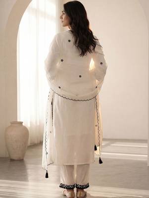 Women Ethnic Motifs Embroidered Regular Thread Work Kurta with Trousers & With Dupatta 3