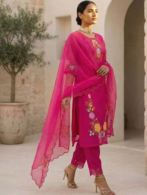 Women Floral Embroidered Regular Thread Work Kurta with Trousers & With Dupatta 1