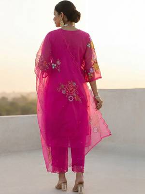 Women Floral Embroidered Regular Thread Work Kurta with Trousers & With Dupatta 3