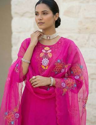 Women Floral Embroidered Regular Thread Work Kurta with Trousers & With Dupatta 5