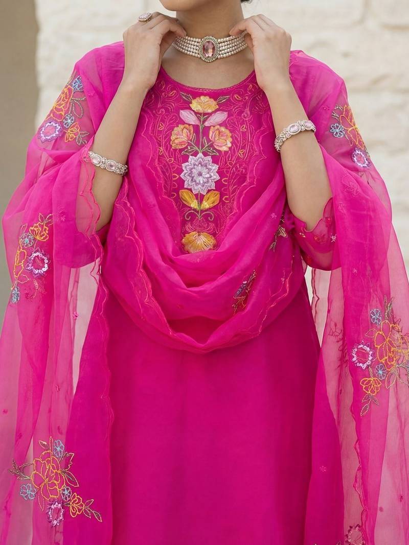 Women Floral Embroidered Regular Thread Work Kurta with Trousers & With Dupatta