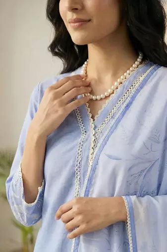 Women Floral Printed Regular Thread Work Linen Kurta with Trousers & With Dupatta