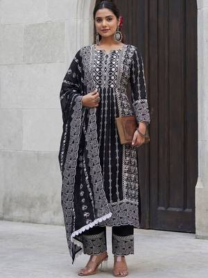 Women Ethnic Motifs Embroidered Regular Thread Work Pure Cotton Kurta with Trousers & With Dupatta 3