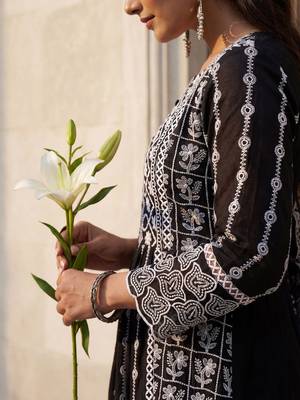Women Ethnic Motifs Embroidered Regular Thread Work Pure Cotton Kurta with Trousers & With Dupatta 4
