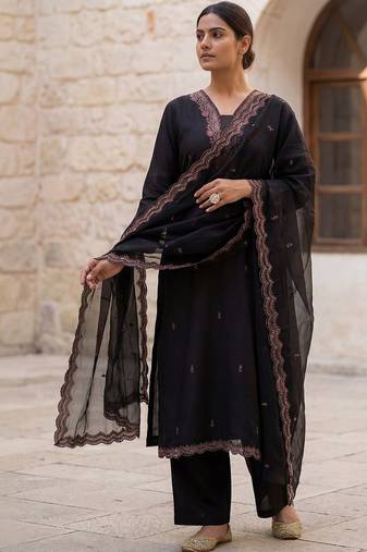 Women Ethnic Motifs Embroidered Regular Thread Work Kurta with Trousers & With Dupatta