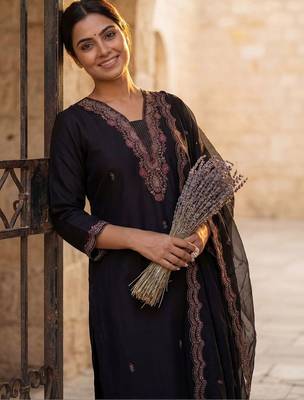 Women Ethnic Motifs Embroidered Regular Thread Work Kurta with Trousers & With Dupatta 3