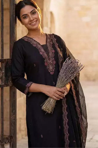 Women Ethnic Motifs Embroidered Regular Thread Work Kurta with Trousers & With Dupatta