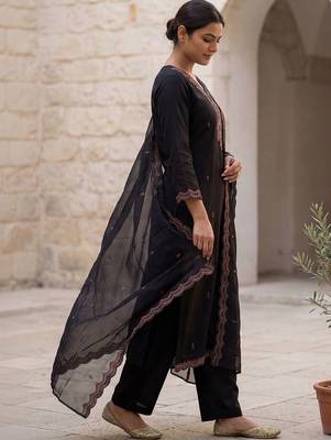 Women Ethnic Motifs Embroidered Regular Thread Work Kurta with Trousers & With Dupatta 5