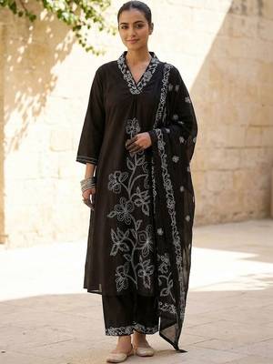 Women Floral Embroidered Regular Thread Work Pure Cotton Kurta with Trousers & With Dupatta 1