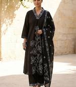 Women Floral Embroidered Regular Thread Work Pure Cotton Kurta with Trousers & With Dupatta