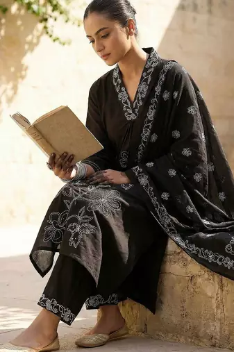 Women Floral Embroidered Regular Thread Work Pure Cotton Kurta with Trousers & With Dupatta