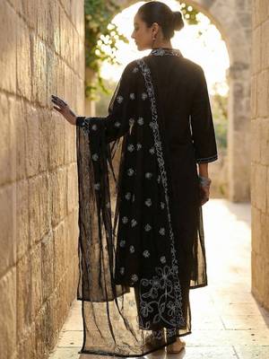Women Floral Embroidered Regular Thread Work Pure Cotton Kurta with Trousers & With Dupatta 3