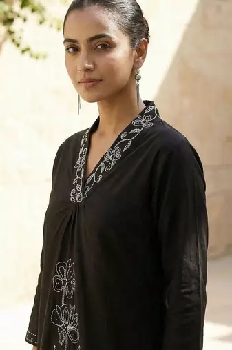 Women Floral Embroidered Regular Thread Work Pure Cotton Kurta with Trousers & With Dupatta