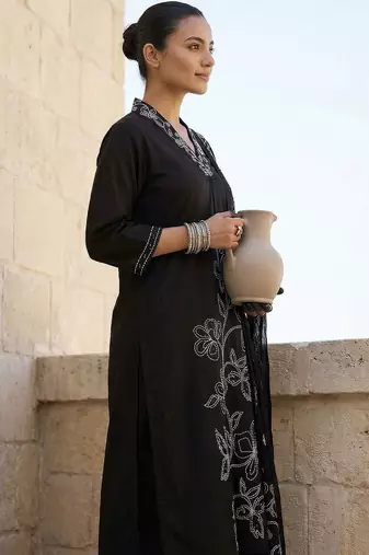 Women Floral Embroidered Regular Thread Work Pure Cotton Kurta with Trousers & With Dupatta