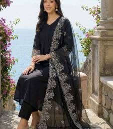 Women Ethnic Motifs Regular Thread Work Kurta with Trousers & With Dupatta