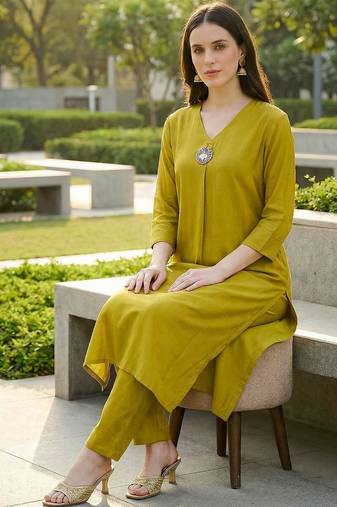 Women Regular Liva Kurta with Trousers