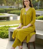 Women Regular Liva Kurta with Trousers